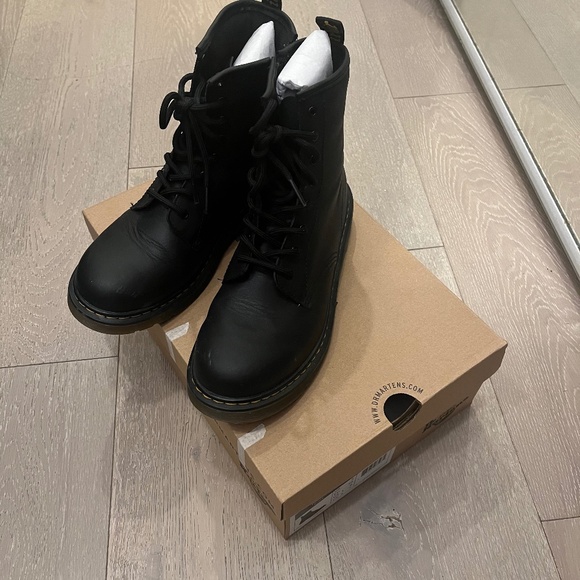 Dr. Martens boots - Picture 1 of 7